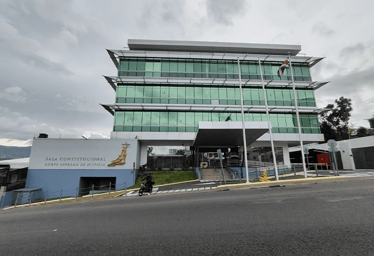 Hidalgo asegura que oficialismo paraliza Sala IV ante imposibilidad de controlarla