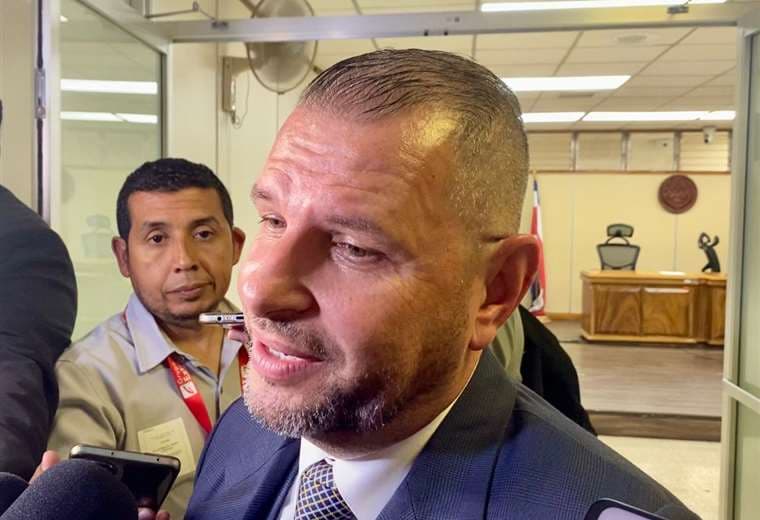 Abogado alega vulneraciones a Celso Gamboa en investigación por aparente constancia falsa