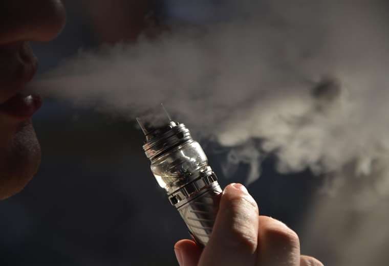 Diputada oficialista propone prohibir importación, venta y uso de vapeadores en Costa Rica