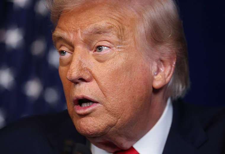 Exembajador de EE. UU.:"Trump necesita destruir algunos objetivos en Venezuela o parecerá débil"