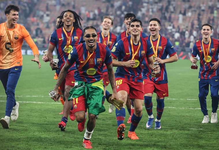 Barcelona revalida la Supercopa ante el Real Madrid gracias a un doblete de Raphinha