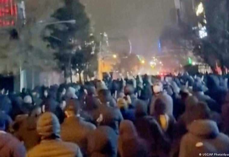Denuncian "masacre" de cientos de manifestantes en Irán