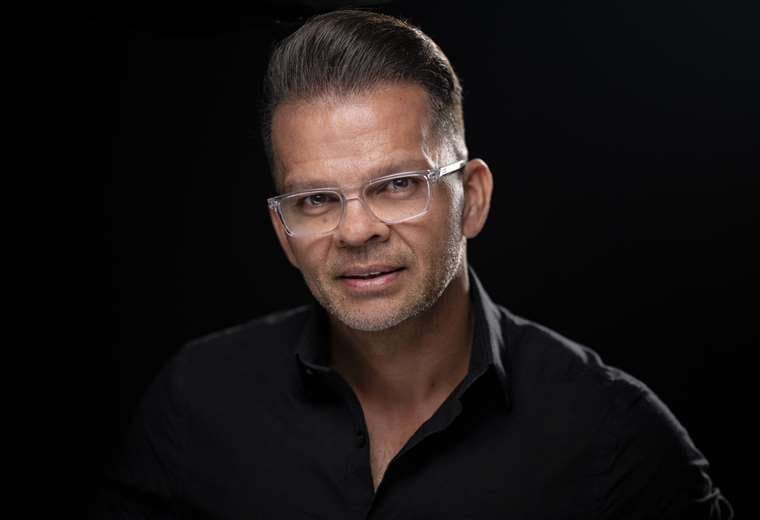 Tico fue seleccionado como uno de los 50 mejores fotógrafos de bodas en el mundo