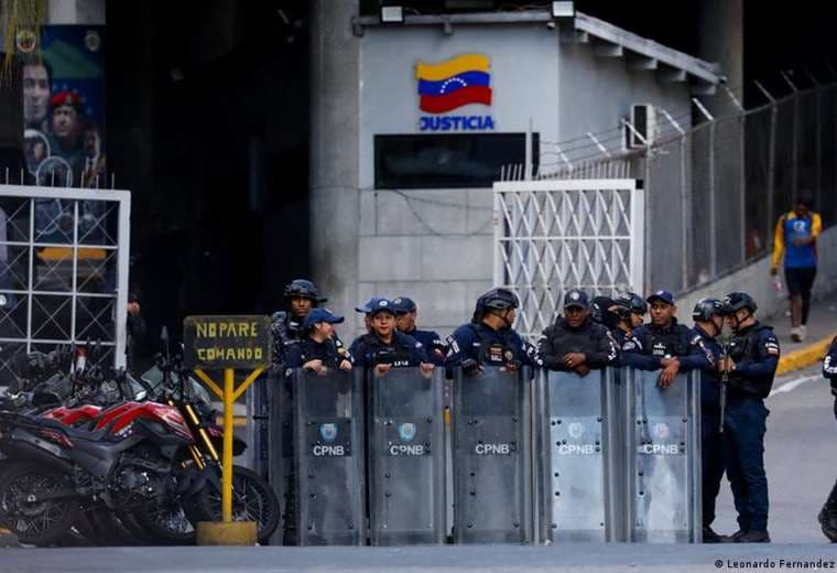 Coalición opositora de Venezuela reporta 100 excarcelaciones