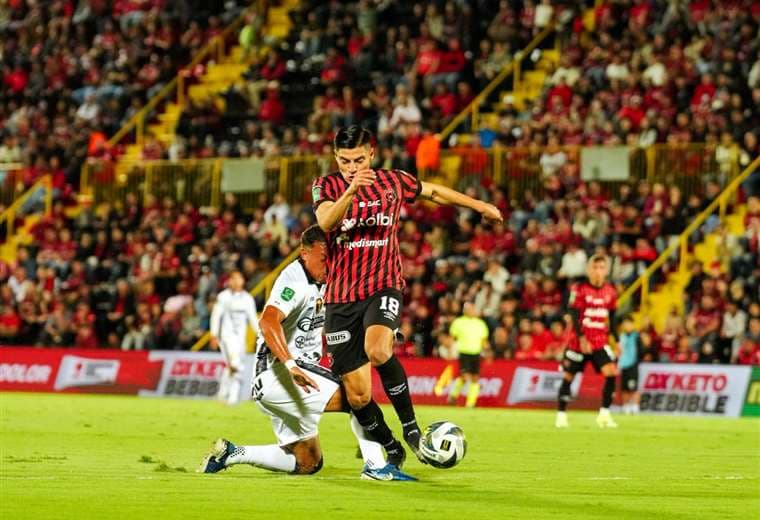 Liberia le quita protagonismo a la Liga en su debut con valioso empate