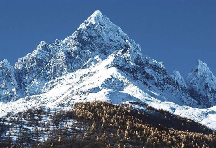 Un pixel rojo en la nieve: cómo la IA ayudó a encontrar a montañista desaparecido