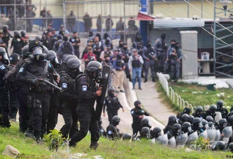 Guatemala en estado de sitio tras asesinato de ocho policías