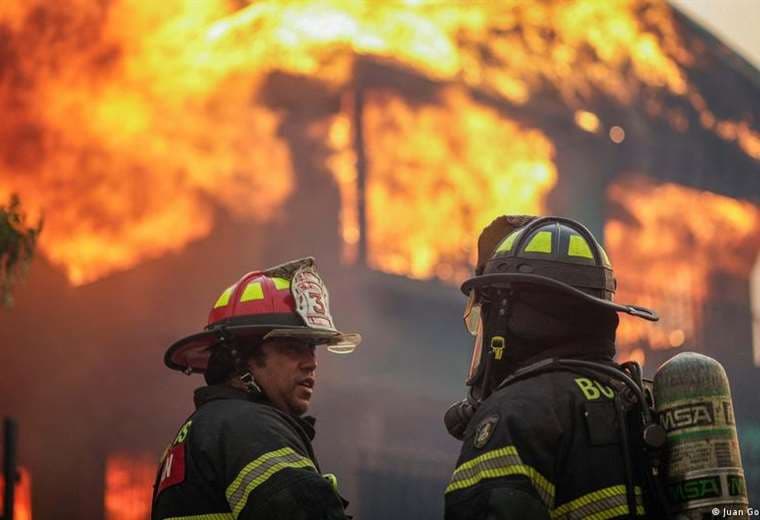 Chile suma 21 muertos por incendios forestales