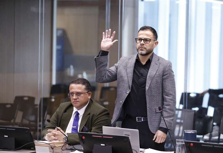 Exdirector jurídico del INS también denuncia presiones de Casa Presidencial