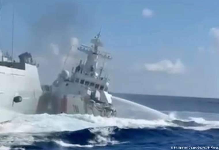 China rescata a 13 naúfragos en aguas disputadas con Filipinas