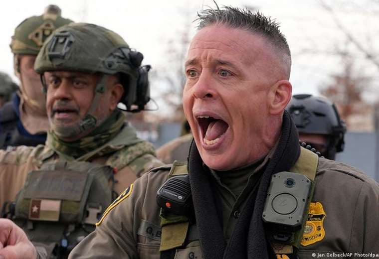 Agentes migratorios comenzarán a salir de Mineápolis