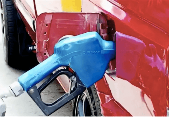 Febrero traerá rebaja en el precio de los combustibles
