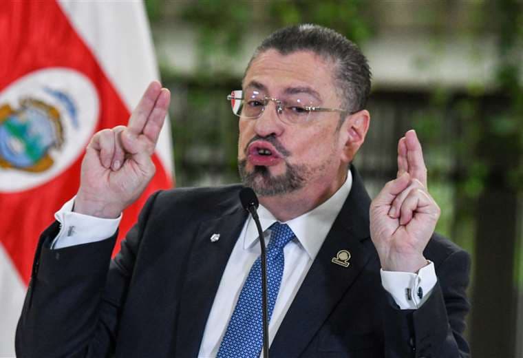 Presidente manda perfil médico a análisis de Procuraduría, pese a que ya lo había firmado