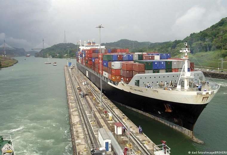 China promete adoptar "medidas" tras decisión sobre canal de Panamá