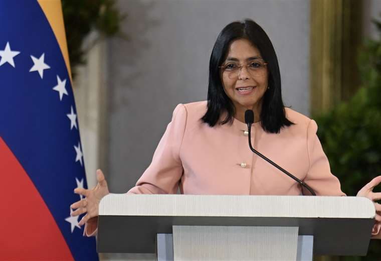 Corte Suprema de Venezuela ordena que vicepresidenta asuma poderes de Nicolás Maduro temporalmente
