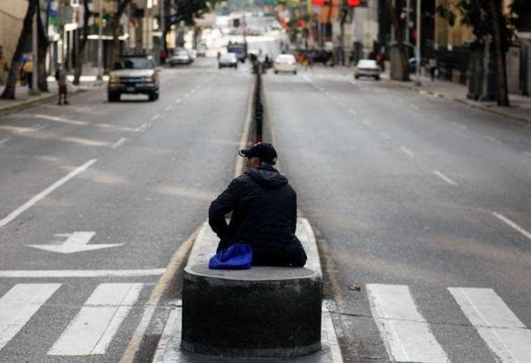 Qué hay detrás de la aparente calma en Caracas tras ataque de EE. UU. y captura de Maduro