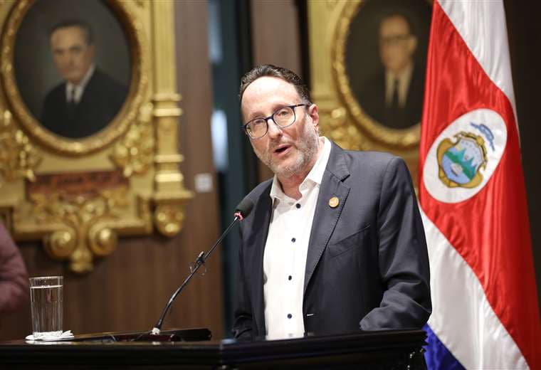 Feinzaig arremete contra Fernández: “Ha demostrado por qué la esconden”