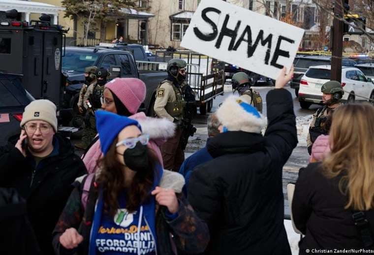 Agente de migraciones de EE. UU. mata a mujer en Minnesota