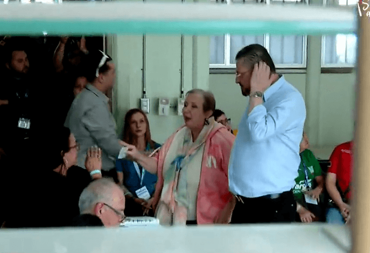 Presidente Rodrigo Chaves votó en Guadalupe