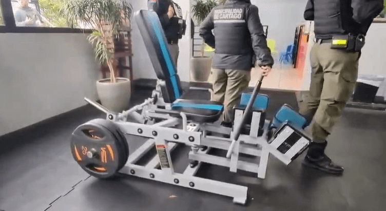 ¿Quién es la víctima del mortal ataque a balazos dentro de gimnasio en Cartago?