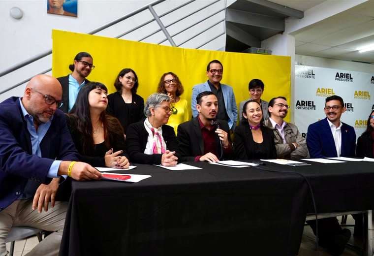 Villalta revela futuro de Ariel Robles en el Frente Amplio