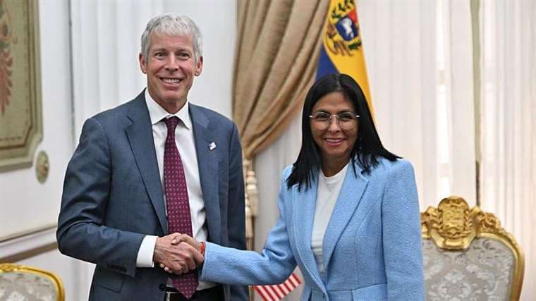 Así es como EE. UU. vende petróleo venezolano y envía dinero al gobierno de Delcy Rodríguez