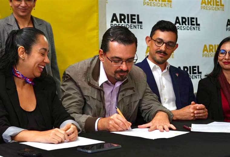 ¿Será José María Villalta el nuevo jefe de fracción del Frente Amplio?