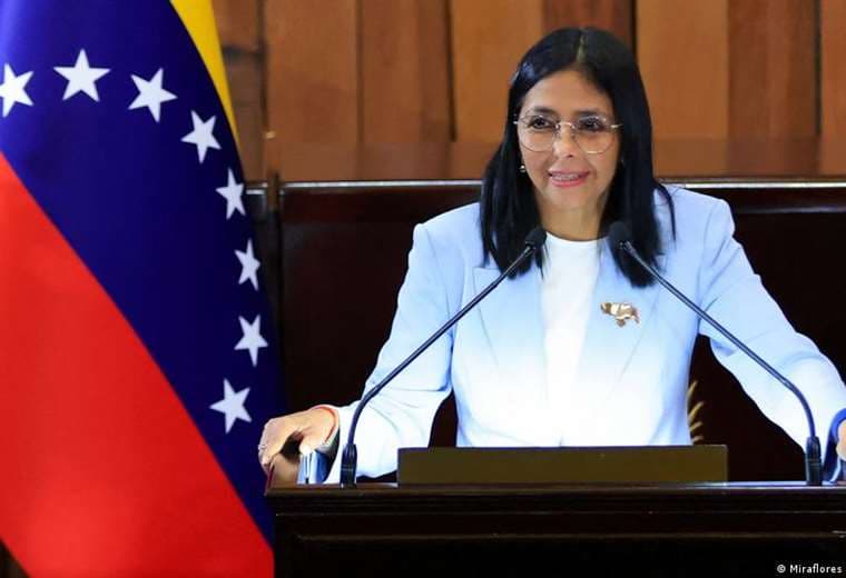 Gobierno interino de Venezuela desmonta programas chavistas