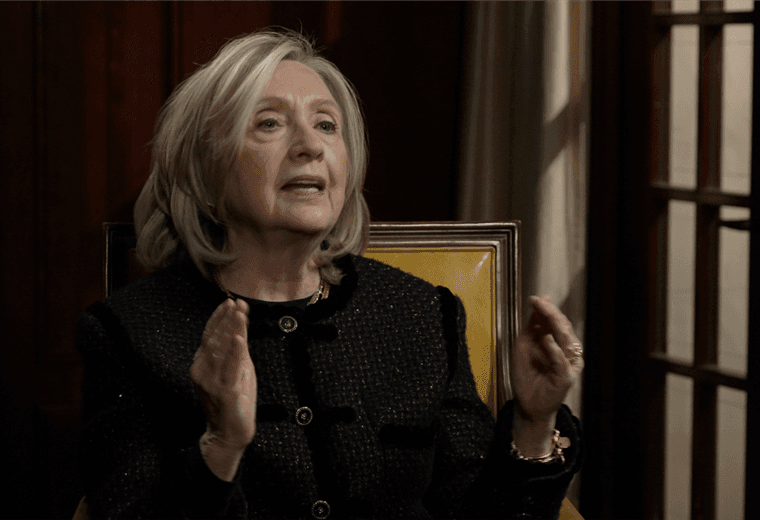 Hillary Clinton acusa a Donald Trump de ocultar información de los archivos de Epstein