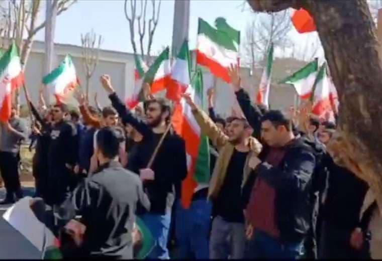 Manifestantes vuelven a las calles de Irán después de ola de represión del Gobierno