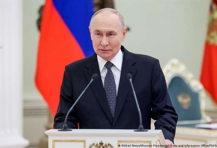 Putin condecora a militares rusos tras cuatro años de guerra