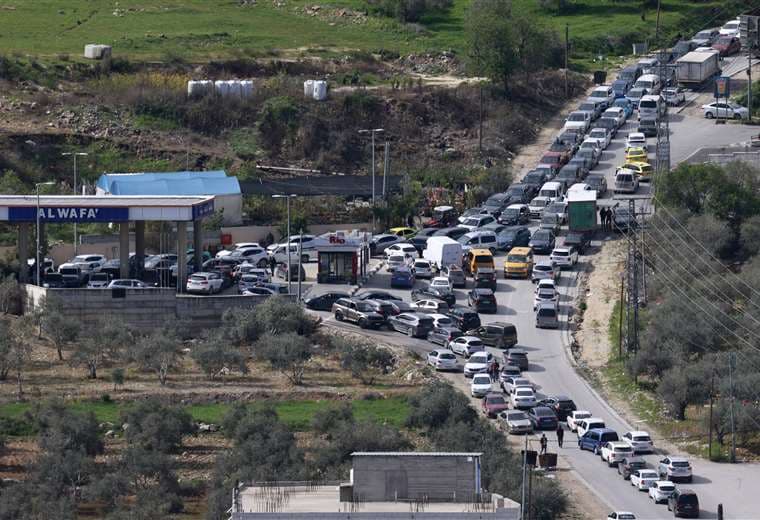 Emiratos Árabes Unidos cierra su embajada en Irán y retira a su embajador tras ataques