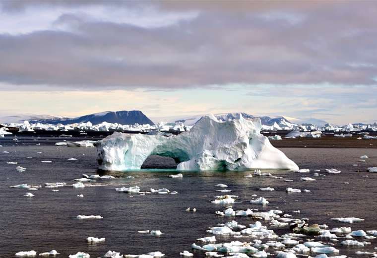 Científicos crean herramienta de IA para seguir rastro de los icebergs