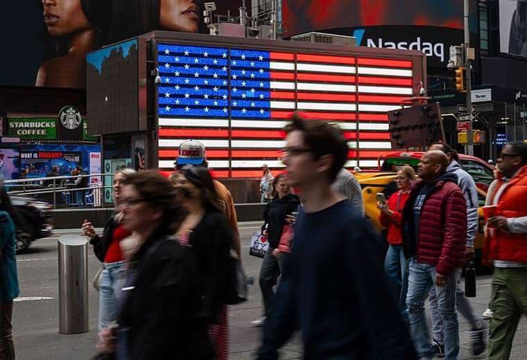 A qué se debe “histórica” caída del crecimiento de la población en EE. UU.