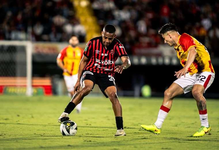 Alajuelense ante Herediano/Prensa LDA