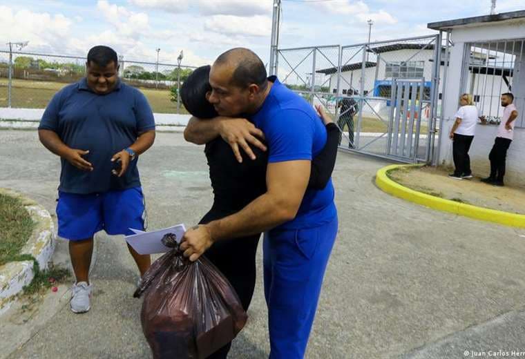 Oposición reporta 400 presos políticos excarcelados en Venezuela