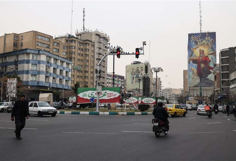 Irán desafía amenazas de EE. UU. e insiste en su derecho de enriquecer de uranio