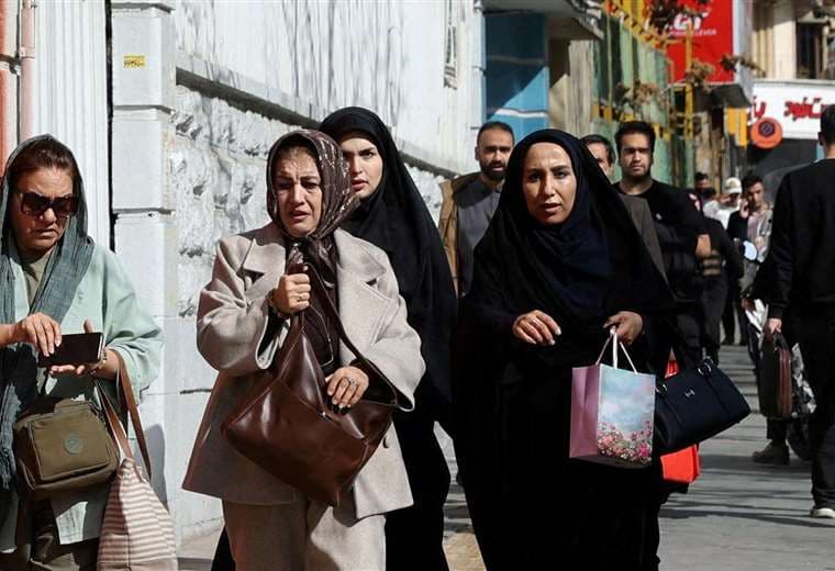 Pánico en calles y alivio para algunos: la reacción en Teherán al ataque contra Irán