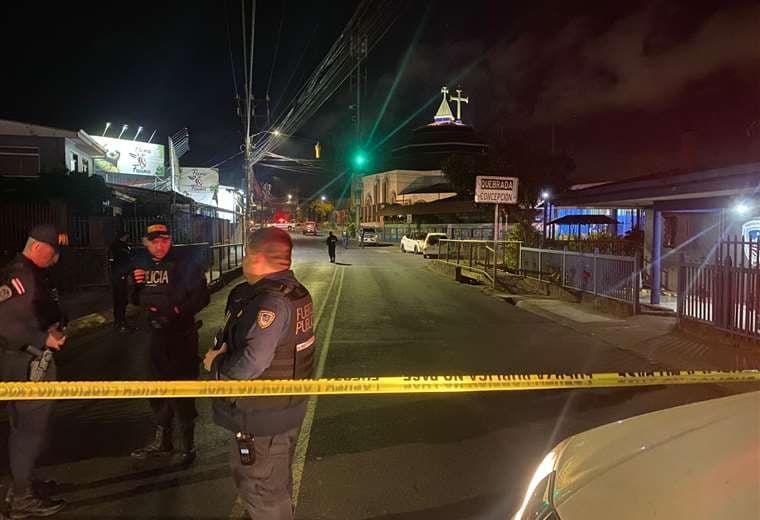 Hombre asesinado a balazos frente a escuela en La Unión