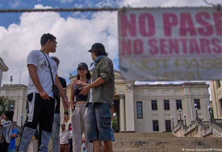 Una sentada universitaria y tres días de protestas en Cuba