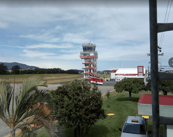 Avioneta sufre explosión en pleno aterrizaje y activa alerta de emergencia en Pavas