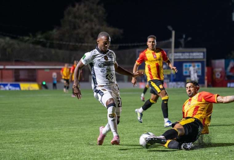 Liberia derrota a Herediano y el líder se tambalea