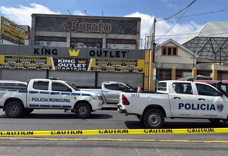 Encapuchados asesinan a hombre y en huida roban carro frente a Ruinas de Cartago