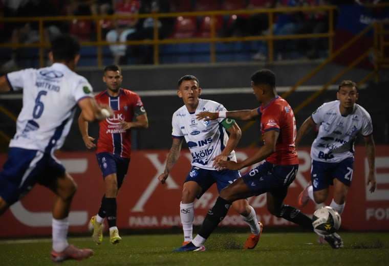 San Carlos y Cartaginés igualan en caliente choque de protagonistas