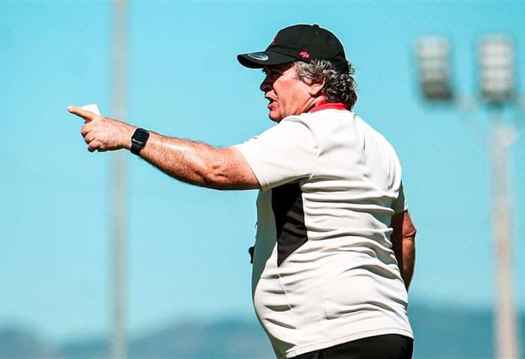 "Con sorpresa": Todo lo que dijo Óscar Ramírez sobre Alejandro Bran