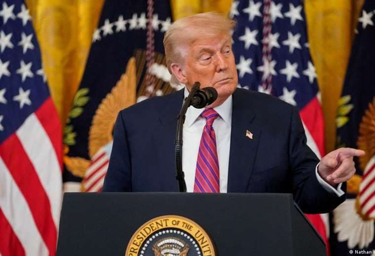 Trump amenaza con desplegar a ICE en los aeropuertos