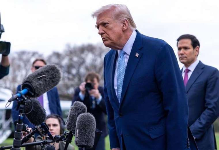 Trump dice que negocia con Irán para poner fin a la guerra, pero Teherán lo niega