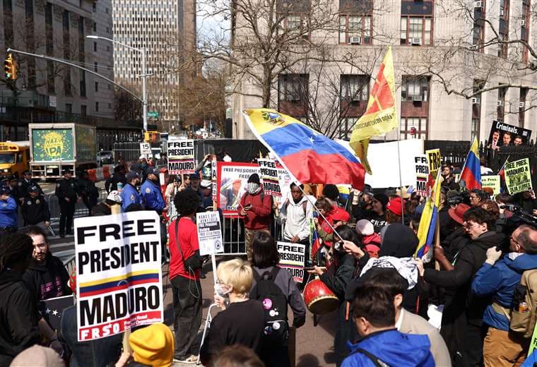 Maduro, sonriente, comparece de nuevo ante la justicia de Nueva York