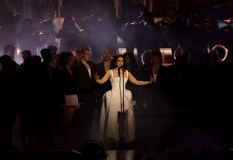 Rosalía suspende su concierto en Milán por una intoxicación alimentaria