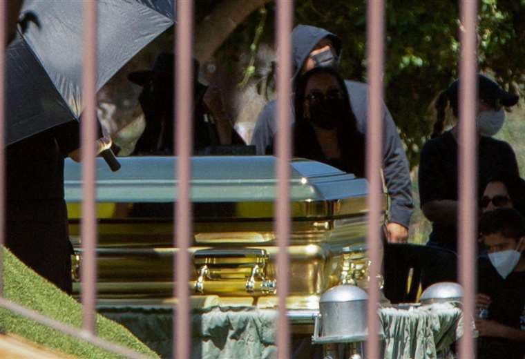 Féretro dorado y miles de flores: el suntuoso funeral de "El Mencho" en México